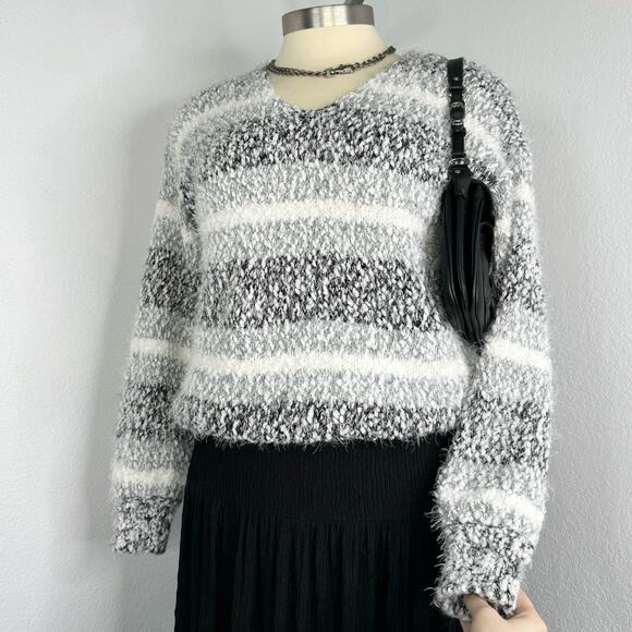KNOX Rose Fuzzy Striped Black White Gray Sweater Size Large - Picture 1 of 9